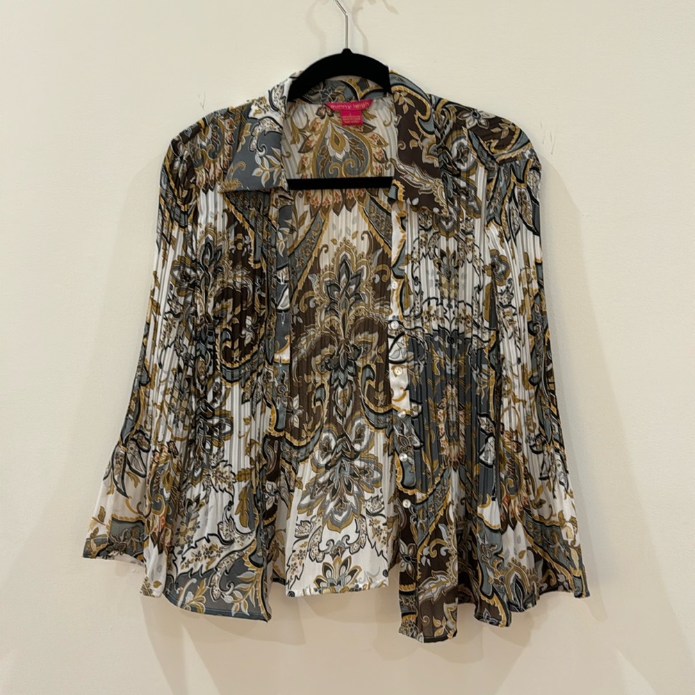 Flattering vintage pleated top